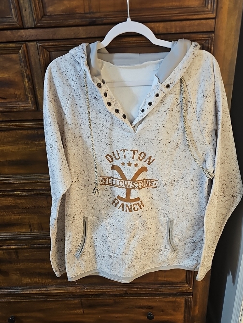 Yellowstone Dutton Ranch Hoodie!! Sz Large Womens!!